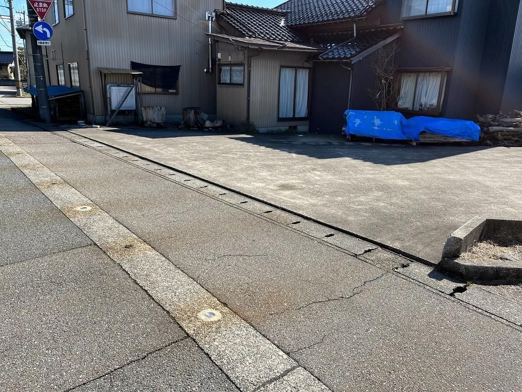 330 sqm Residential Land for Sale in Imizu, Toyama - Thumbnail 3