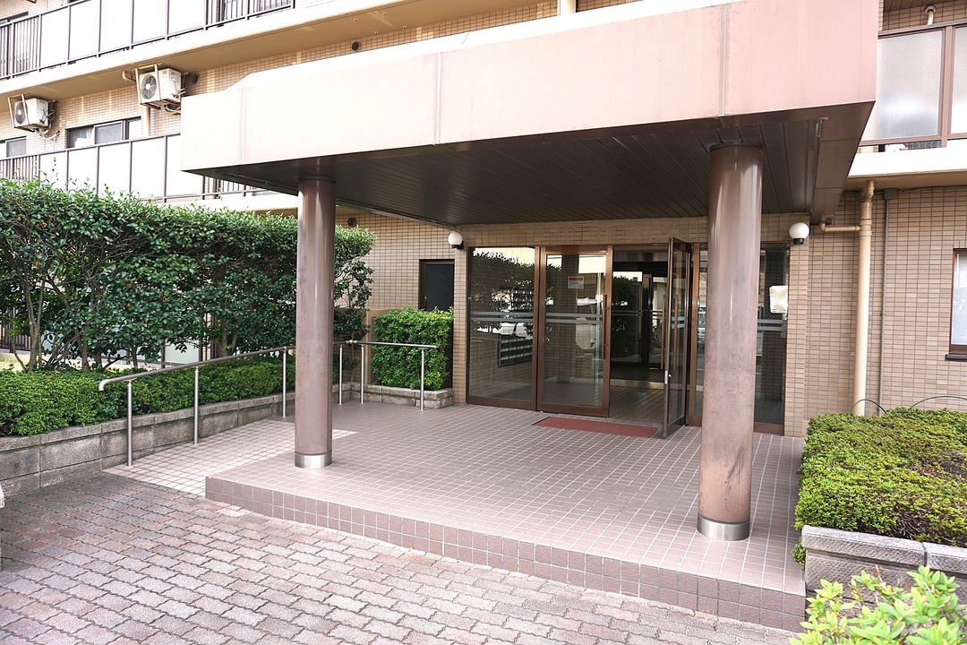 Famille Takaya Nouvelle Vue 4LDK Apartment for Sale in Okayama - Thumbnail 2