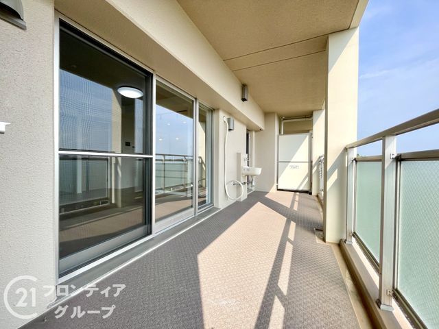 Renovated 3LDK Apartment Near Samita River Station in Nara - Thumbnail 2