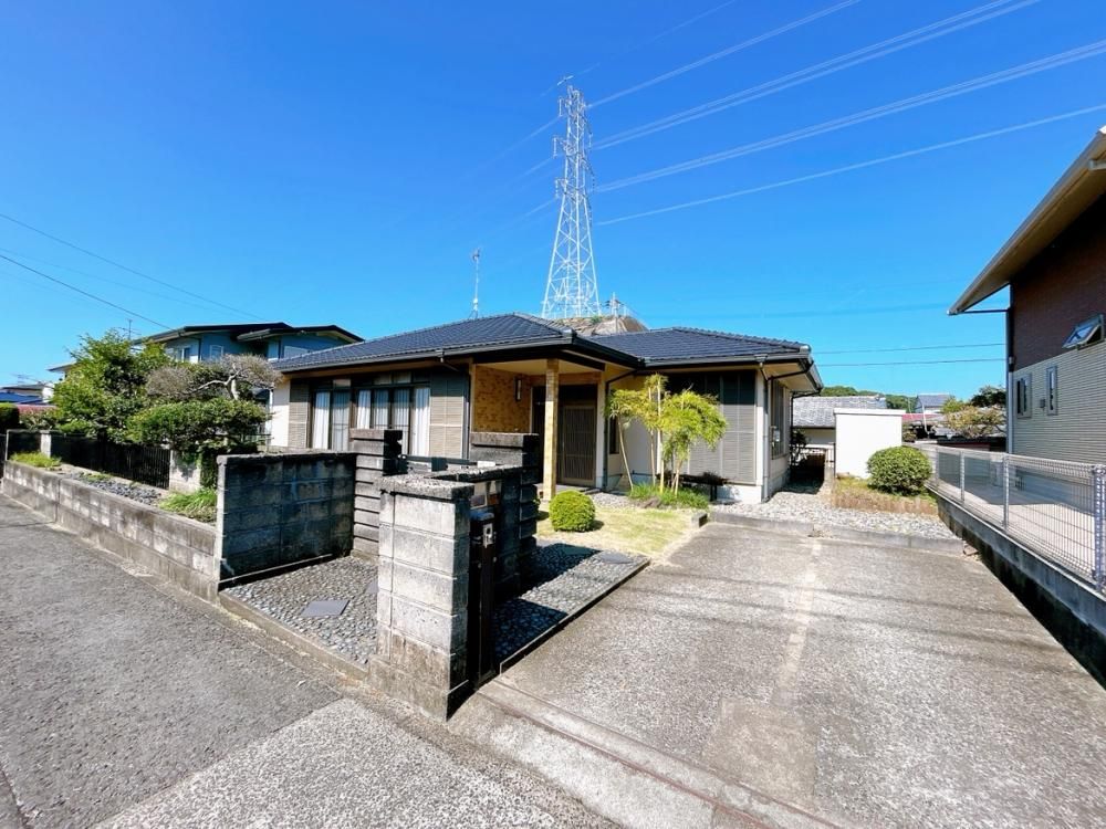 Spacious 4DK Single-Story House for Sale in Sasebo, Nagasaki - Thumbnail 2