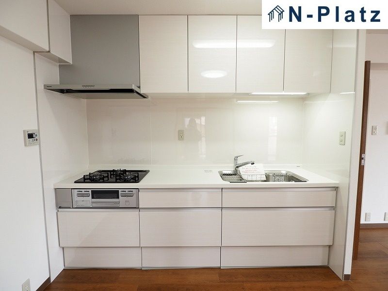 3LDK Corner Apartment in Tarumi, Kobe with Recent Renovation - Thumbnail 2