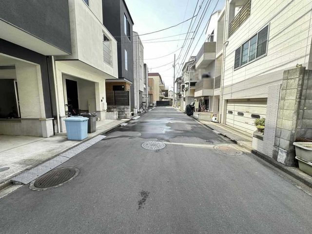 3LDK Wooden House for Sale in Setagaya, Tokyo - Thumbnail 2