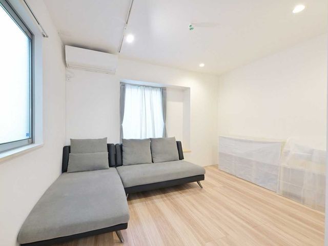 3LDK Wooden House for Sale in Setagaya, Tokyo - Thumbnail 4