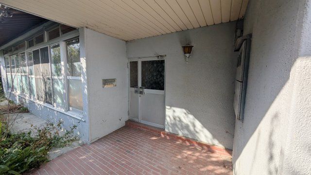 Large Warehouse with 10-Car Parking for Sale in Mitoyo, Kagawa - Thumbnail 3