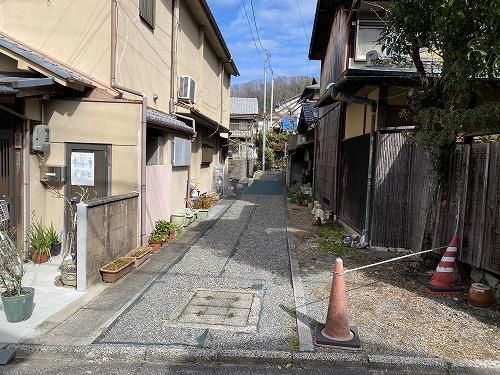 187.81 Tsubo Land Plot with Old House in Kyoto's Sakyō Ward - Thumbnail 3