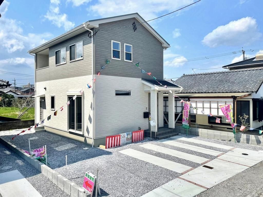 Modern 3LDK House in Miyazaki with 18-jo LDK and Walk-in Closet - Image 1