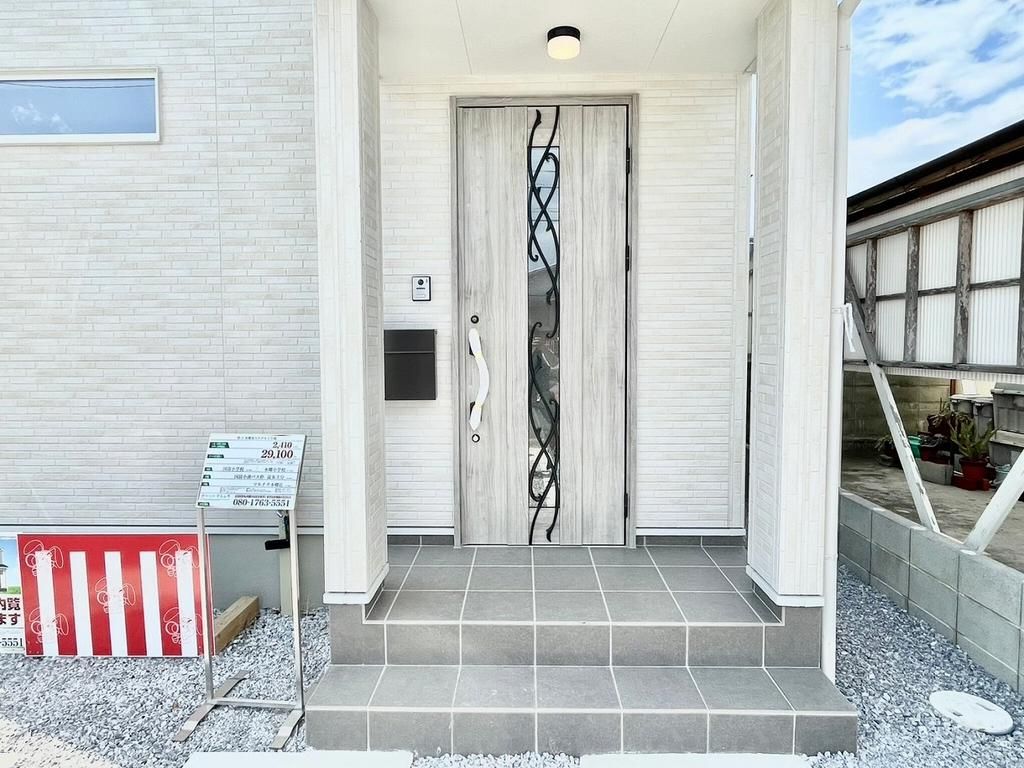 Modern 3LDK House in Miyazaki with 18-jo LDK and Walk-in Closet - Thumbnail 3