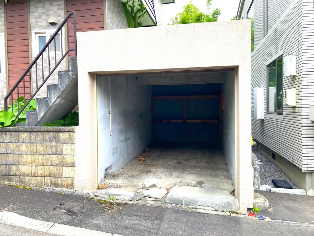 4LDK House with Renovation Options in Sapporo's Nishioka - Thumbnail 3