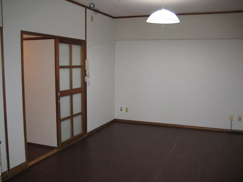 3LDK Apartment for Sale in Shimizu, Shizuoka - 600万円 - Thumbnail 2