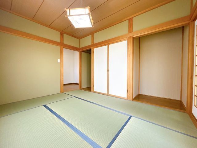 Renovated 5SLDK House in Yokote, Akita with 7-Car Parking - Thumbnail 3