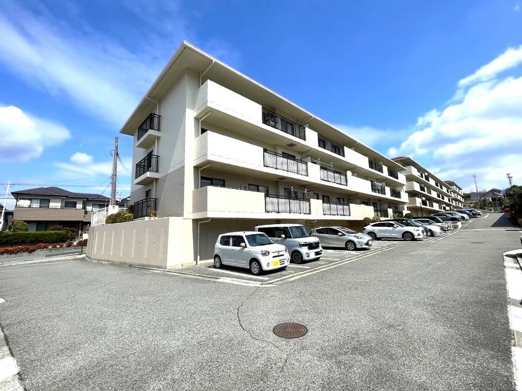 4LDK Apartment in Kobe Kita-ku | Berudooru Kobe Kitamachi - Thumbnail 3