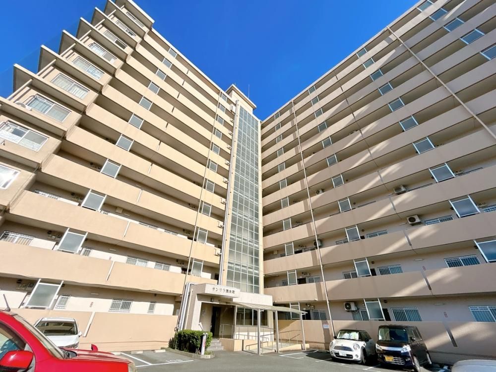 Renovated 4LDK Apartment in Kumamoto with Balcony - Thumbnail 2