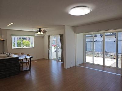 5LDK Modern House in Shizuoka with Solar Power and Parking — Image 4, Shimizu, Shizuoka
