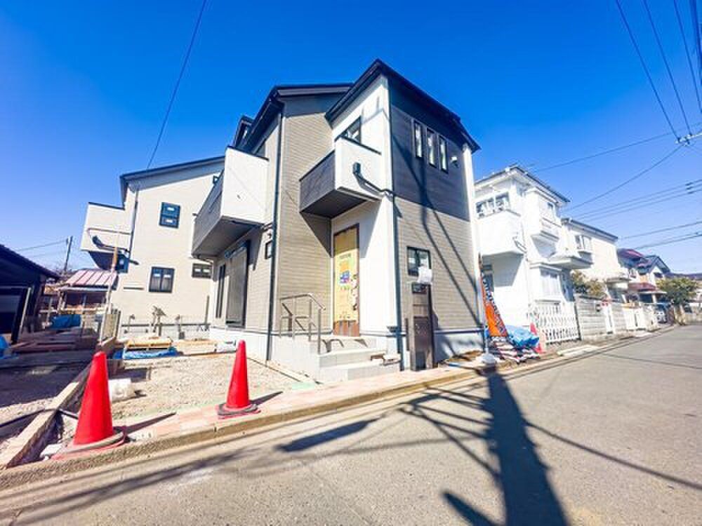 New 3LDK House in Akishima, Tokyo with Solar Panels - Thumbnail 2