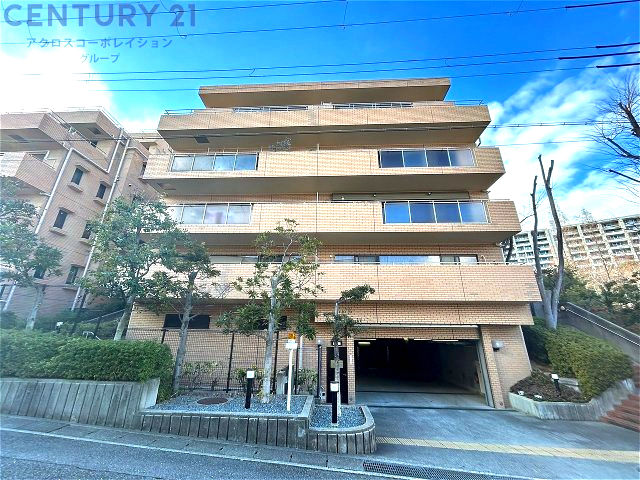 Renovated 3LDK in Ashiya with Balcony - Thumbnail 2