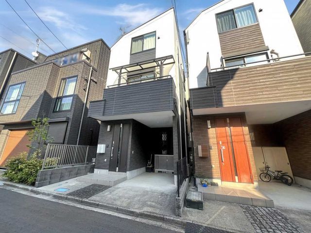 Modern 3-Story House in Kawasaki Saiwai Ward Near Kashimada Station - Image 1
