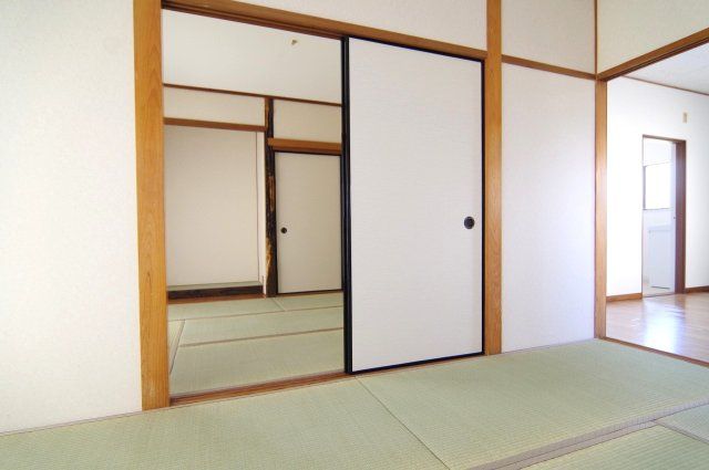 Spacious 5DK house in Hannan City with garden - Thumbnail 4