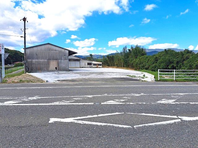Spacious 484 Tsubo Land Plot for Sale in Tosu, Saga Prefecture - Thumbnail 3