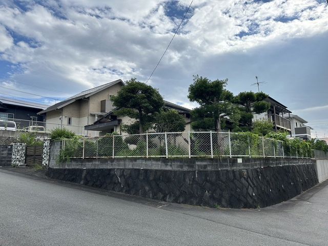 3SDK House on Corner Lot in Kumamoto Kita Ward - Thumbnail 4