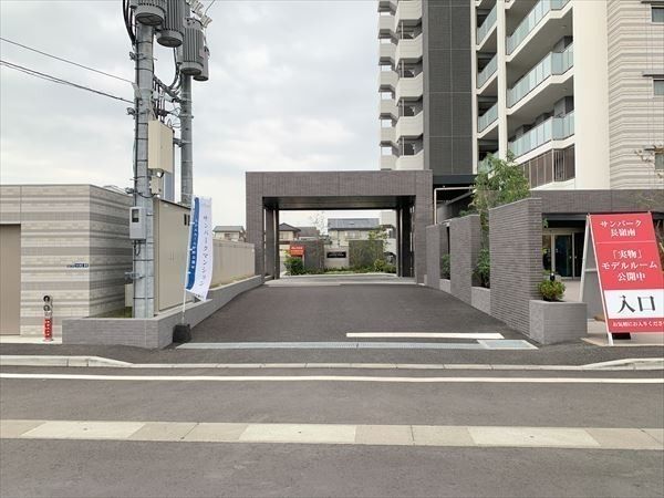 Sun Park Nagamine Minami Glace Pet-Friendly Condo for Sale - Thumbnail 3