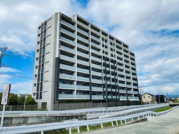 Sun Park Nagamine Minami Glace Pet-Friendly Condo for Sale - Thumbnail 2