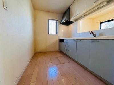 [Homes] Used detached house located 14 minutes walk from Izumi Tottori Station on the JR Hanwa Line (Sennan City) (Property number: 0008981-0002512) — Image 4, Sennan, Osaka