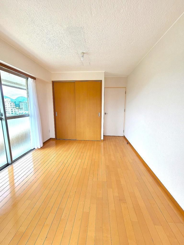 Renovated 4LDK Apartment in Central Kumamoto | Top Floor Corner Unit - Thumbnail 3