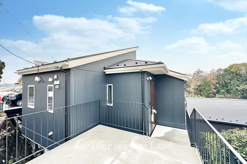 Modern 2-Story House in Fujisawa with Loft and Balcony - Thumbnail 2