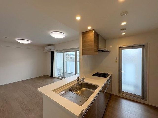 Modern 2LDK Apartment in Central Matsuyama, Ehime | 2022 Build - Thumbnail 3
