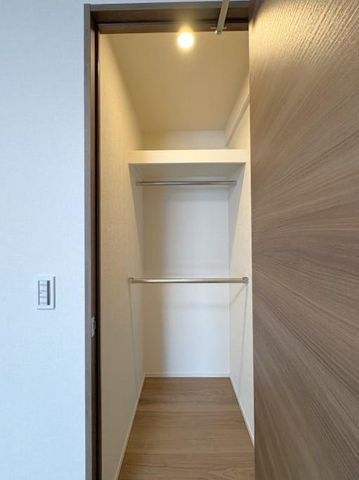 Modern 2LDK Apartment in Central Matsuyama, Ehime | 2022 Build - Thumbnail 4