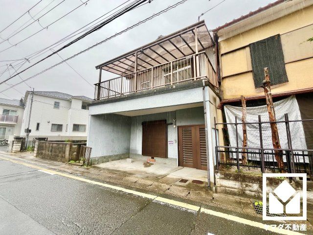 Land with Old House for Sale in Fushimi, Kyoto - Image 1
