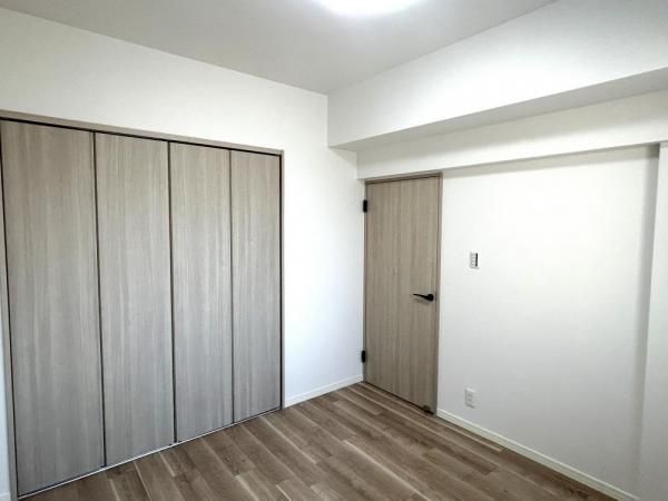 Refurbished 3LDK Apartment in Hiroshima with South-Facing Balcony - Thumbnail 4