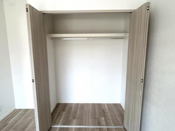 Refurbished 3LDK Apartment in Hiroshima with South-Facing Balcony - Thumbnail 3
