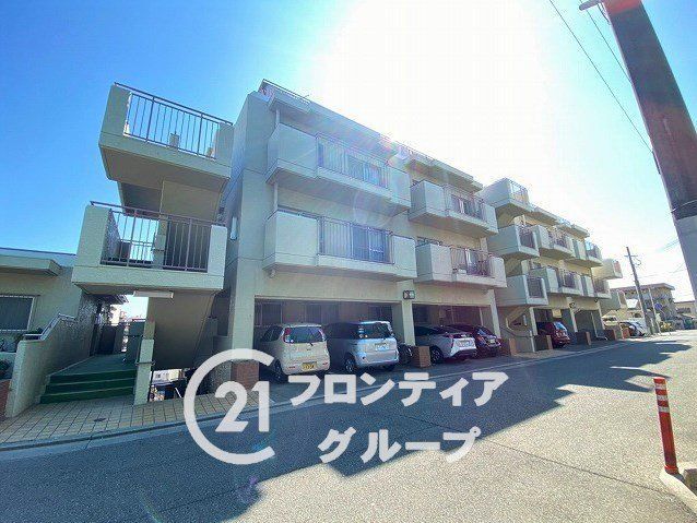 4LDK resale apartment in Akashi with balcony - Thumbnail 2