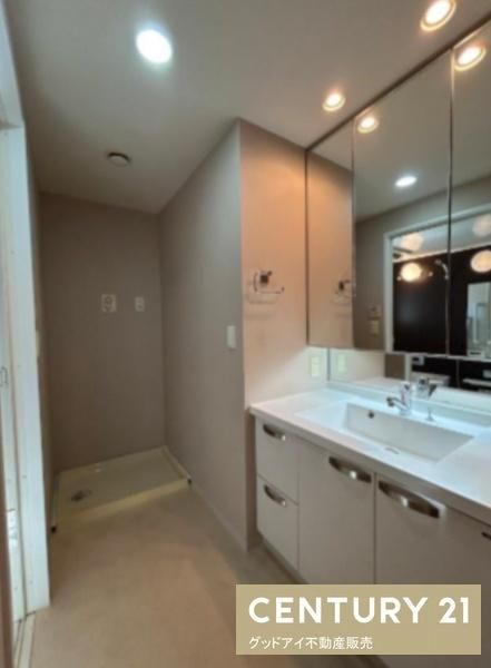 Inisia Tsurumi Park West 3LDK Apartment in Osaka - Thumbnail 3