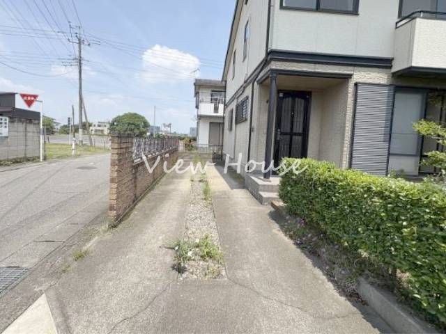 4SLDK House for Sale in Takasaki with Massive Storage & South-Facing Layout - Thumbnail 3