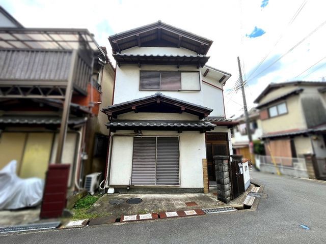 3DK Corner Lot House for Sale in Hirakata, Osaka - Thumbnail 2