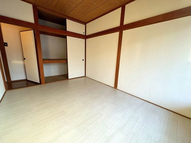 3DK Corner Lot House for Sale in Hirakata, Osaka - Thumbnail 3