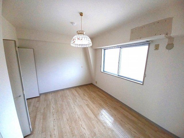 Royal City Nissei 902 Apartment in Bizen City Okayama - Thumbnail 3