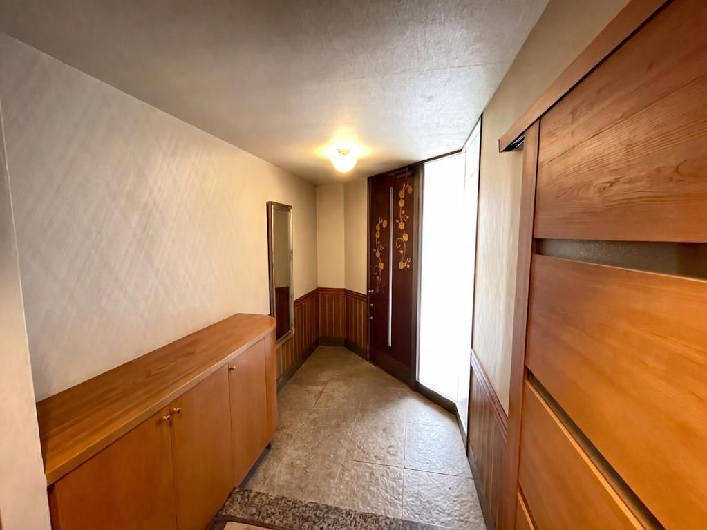 2LDK Apartment for Sale in Yamanakako, Yamanashi - Thumbnail 2