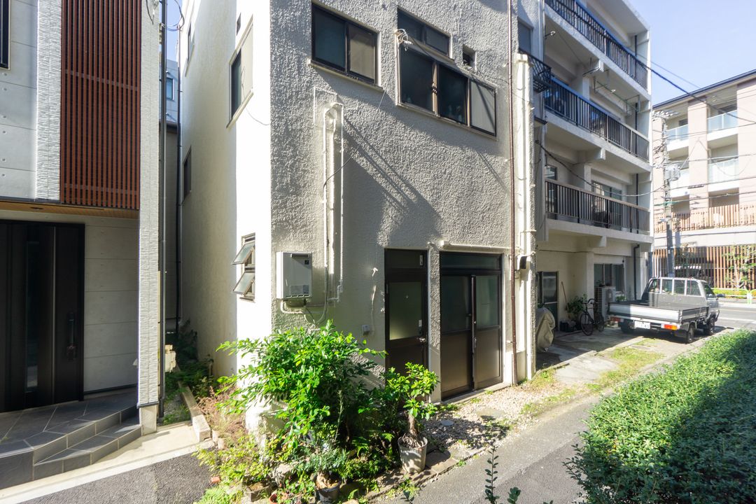 Renovated 2LDK Apartment near Edogawabashi Station, Bunkyo - Thumbnail 4