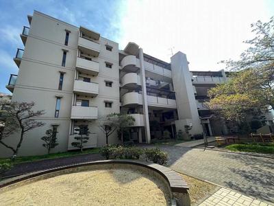 Laurel Court Haginodai 2LDK Apartment in Ikoma — Image 1, Ikoma, Nara