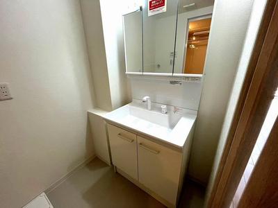 Laurel Court Haginodai 2LDK Apartment in Ikoma — Image 2, Ikoma, Nara