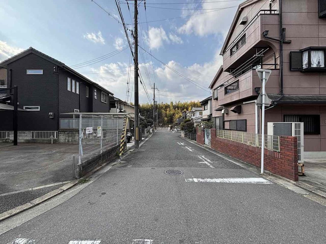 Land with Old House for Sale in Yawata City, Kyoto - Thumbnail 2