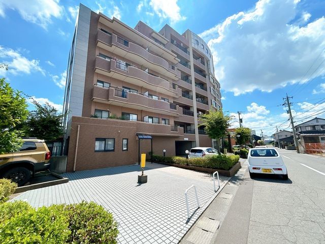 Renovated 4LDK Apartment in Fukui City for Sale - Thumbnail 2