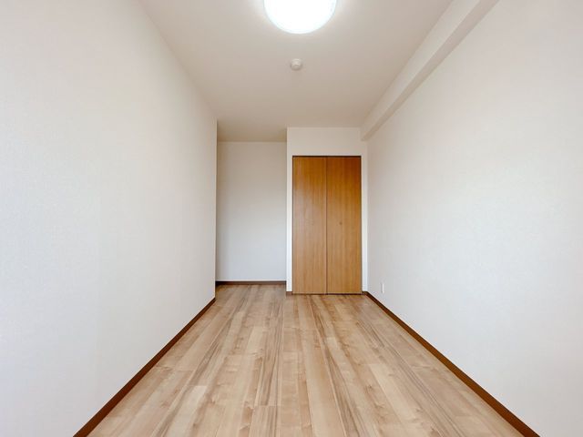 Renovated 4LDK Apartment in Fukui City for Sale - Thumbnail 3