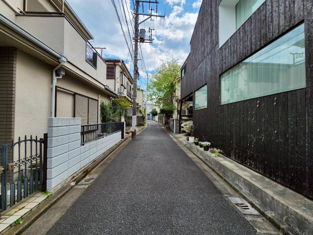 3DK House for Sale in Minami-Oizumi, Nerima, Tokyo - Thumbnail 2