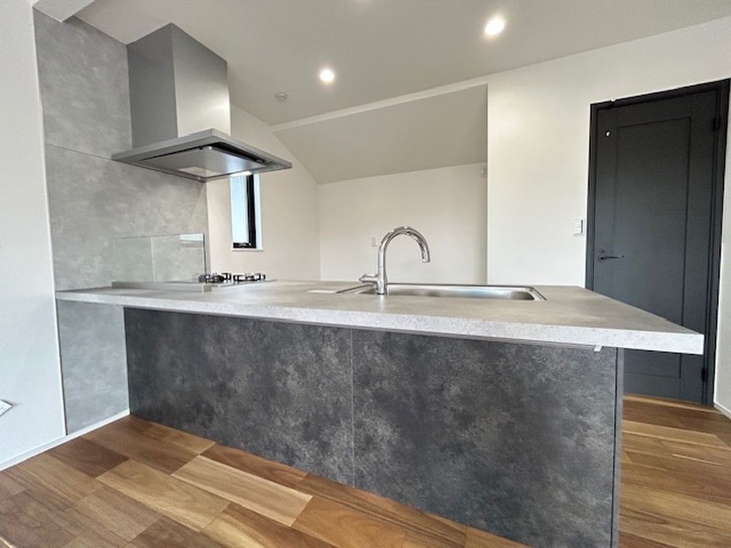 Land with New Home Design in Yokohama's Minami Ward - Thumbnail 3