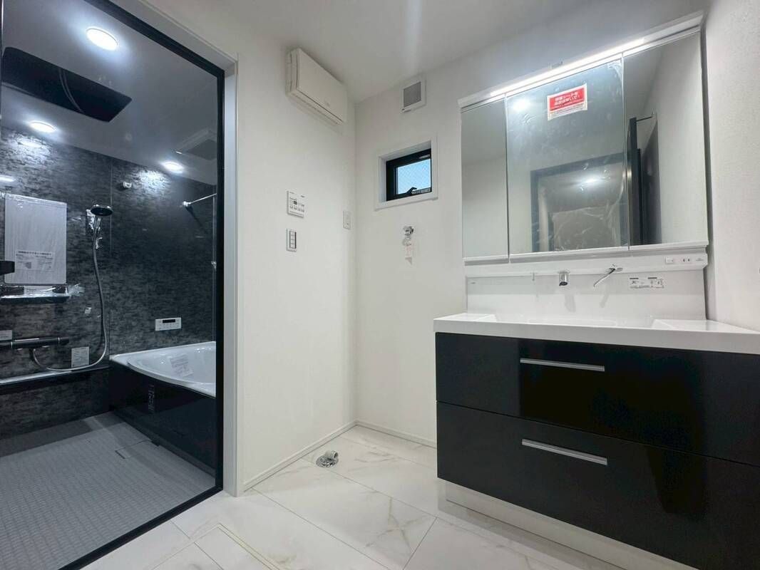 Land with New Home Design in Yokohama's Minami Ward - Thumbnail 4