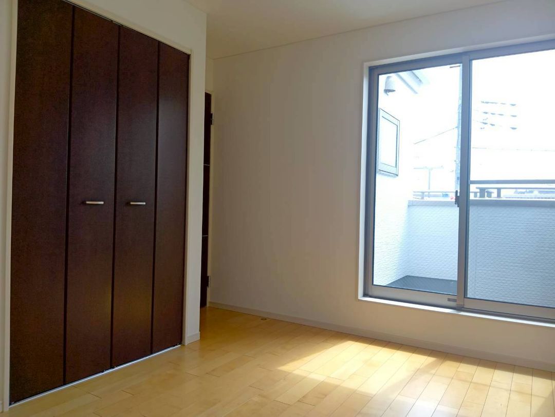 Renovated 4LDK House for Sale Near Nishimagome Station, Ota-ku - Thumbnail 3